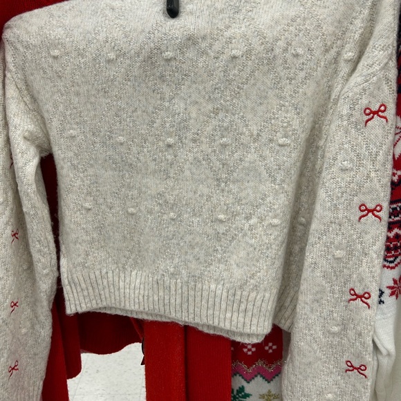 Valentines/Holiday Cardigan with Trending Red Bow Details Rhinestone Buttons ❤️🎀 - Picture 6 of 7